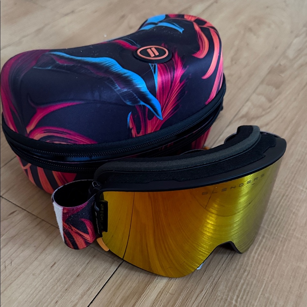 Blenders Black and Gold Women's Ski Goggles
